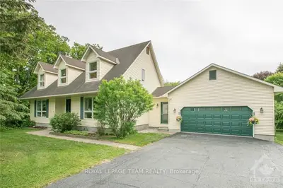 121 GLENNCASTLE Drive, Carp - Huntley Ward, ON K0A 1L0