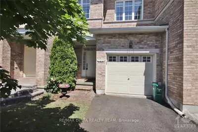 222 DUNTROON Circle, Hunt Club - South Keys and Area, ON K2P 0W3