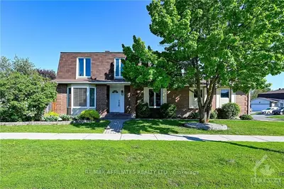 6307 FORTUNE Drive, Orleans - Convent Glen and Area, ON K1C 2E5