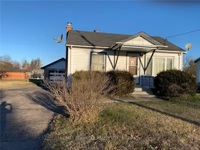42 Mohns Avenue, Petawawa, ON K8H 2G8