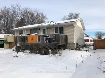 8 JOHN Street, Whitewater Region, ON K0J 1K0