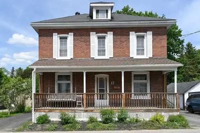 17 HAMILTON Street, Brockville, ON K6V 2C6