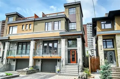 384 BERKLEY Avenue, Carlingwood - Westboro and Area, ON K2A 2G7