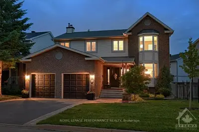 44 BRAMBLEGROVE Crescent, Hunt Club - South Keys and Area, ON K1T 3G1