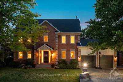 5 BELTON Avenue, Stittsville - Munster - Richmond, ON K2S 1G7