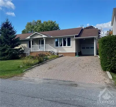 15 STARWOOD Road, Meadowlands - Crestview and Area, ON K2G 1Y7