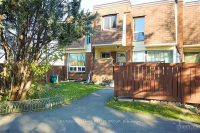 2939 FAIRLEA Crescent 39, Hunt Club - South Keys and Area, ON K1V 9A5