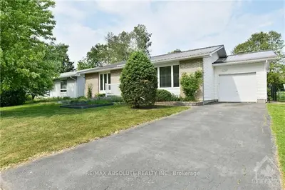 1017 CADBORO Road, Cyrville - Carson Grove - Pineview, ON K1J 8C8