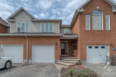 60 Roseanne Lane, Blackburn Hamlet, On K1b 1c2