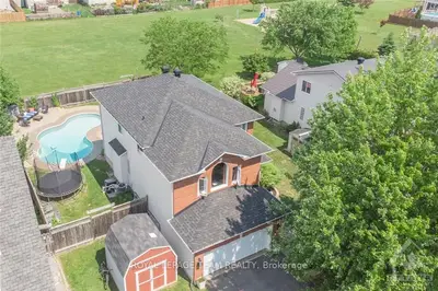 15 LANCELOT Street, Russell, ON K0A 1W0