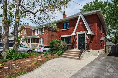 109 SMIRLE Avenue, Tunneys Pasture and Ottawa West, ON K1Y 0S4