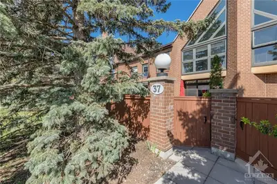 100 HILLSIDE Drive 37, Manor Park - Cardinal Glen and Area, ON K1K 4J3