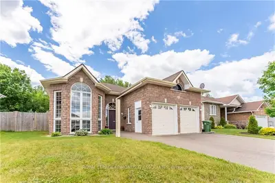 663 FAIRVIEW Avenue, Laurentian Valley, ON K8A 8N4