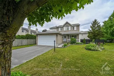 5 WHEATLAND Avenue, Kanata, ON K2M 2L1