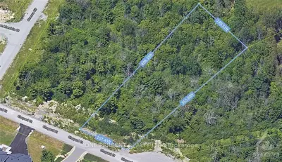 412 CHOPARD Court, Bells Corners and South to Fallowfield, ON K2R 0A4