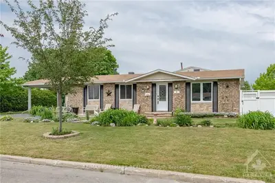 2 Folkstone Court, Elmvale Acres and Area, ON K1B 4J9