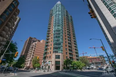 445 LAURIER Avenue 2004, Ottawa Centre, ON K1R 0A2
