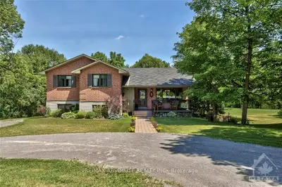 864 CENTRE Street, McNab/Braeside, ON K0A 1G0