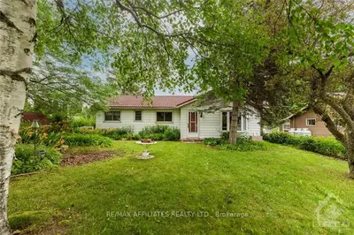 349 COUNTY RD 17 Road, Rideau Lakes, ON K7A 4S5