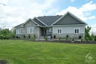 107 CHARLES HOLDEN Avenue, Merrickville-Wolford, ON K0G 1N0