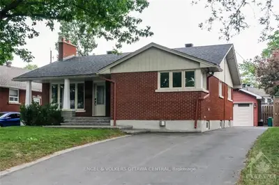 899 INNSWOOD Drive, McKellar Heights - Glabar Park and Area, ON K2A 3R9