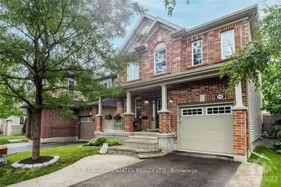 418 VENDEVALE Avenue, Stittsville - Munster - Richmond, ON K2S 0M6