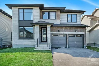 902 WILDCARROT Crescent, Blossom Park - Airport and Area, ON K1V 2M7
