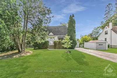 908 ROSEVIEW Avenue, Britannia Heights - Queensway Terrace N and Area, ON K2B 6J4
