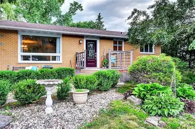 11 KHYMER Court, Bells Corners and South to Fallowfield, ON K2R 1E4