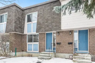 2910 FAIRLEA Crescent, Hunt Club - South Keys and Area, ON K1V 8T7