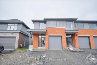 313 WIGWAS Street, Manor Park - Cardinal Glen and Area, ON K1K 5A1