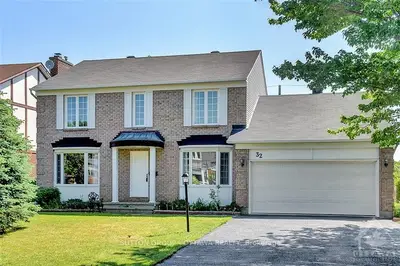 32 PARMALEA Crescent, Country Place - Pineglen - Crestview and Area, ON K2E 7J2