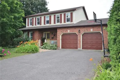 30 KATHLEEN Crescent, Stittsville - Munster - Richmond, ON K2S 1L8