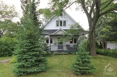 90 Withrow Avenue, Meadowlands - Crestview and Area, ON K2G 2J5