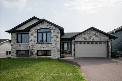 1015 BUTLER Boulevard, Petawawa, ON K8H 0C2