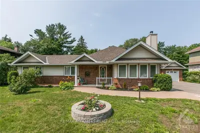 30 BIE Street, Tanglewood - Grenfell Glen - Pineglen, ON K2G 0K7