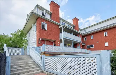 320 CYR Avenue 5, Vanier and Kingsview Park, ON K1L 7N7