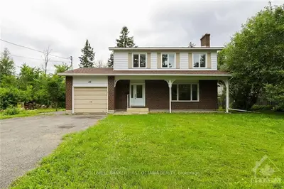 48 SYCAMORE Drive, Bells Corners and South to Fallowfield, ON K2H 8V6