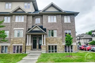 166 HORNCHURCH Lane A, Barrhaven, ON K2J 2T3