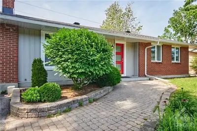 23 PARKLAND Crescent, South of Baseline to Knoxdale, ON K2H 5V3