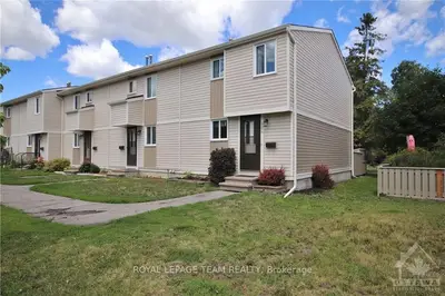 427 WOODFIELD Drive A, Tanglewood - Grenfell Glen - Pineglen, ON K2G 4B8