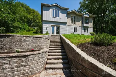 1221 BAYVIEW Drive, Constance Bay - Dunrobin - Kilmaurs - Woodlawn, ON K0A 3M0