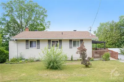 65 LECLAIR Road W, Alfred and Plantagenet, ON K0B 1L0