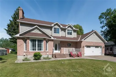 26 SUNSET Drive, Rideau Lakes, ON K7A 4S5