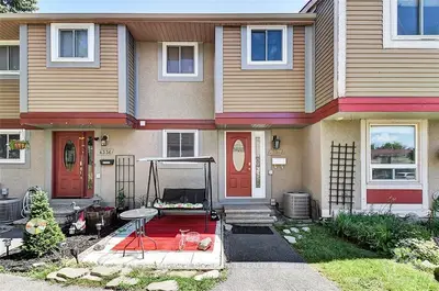 4334 MEADOWVALE Lane, Cyrville - Carson Grove - Pineview, ON K1B 5A2