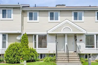 19 MCDERMOT Court, Kanata, ON K2L 3V3