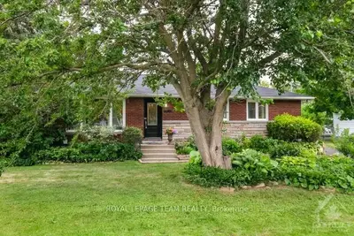 1413 LOWEN Drive, Blossom Park - Airport and Area, ON K1V 1H3