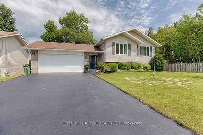 66 SPRUCE Street, Petawawa, ON K8H 3N6