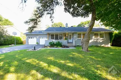 42 MACFARLANE Road, Country Place - Pineglen - Crestview and Area, ON K2E 6V5