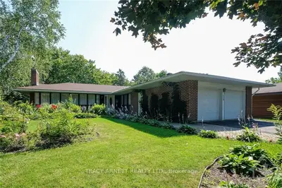 19 RIOPELLE Court, Kanata, ON K2K 1J2